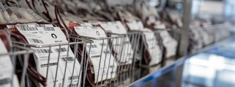 Punasolupusseja Veripalvelun verivarastossa.