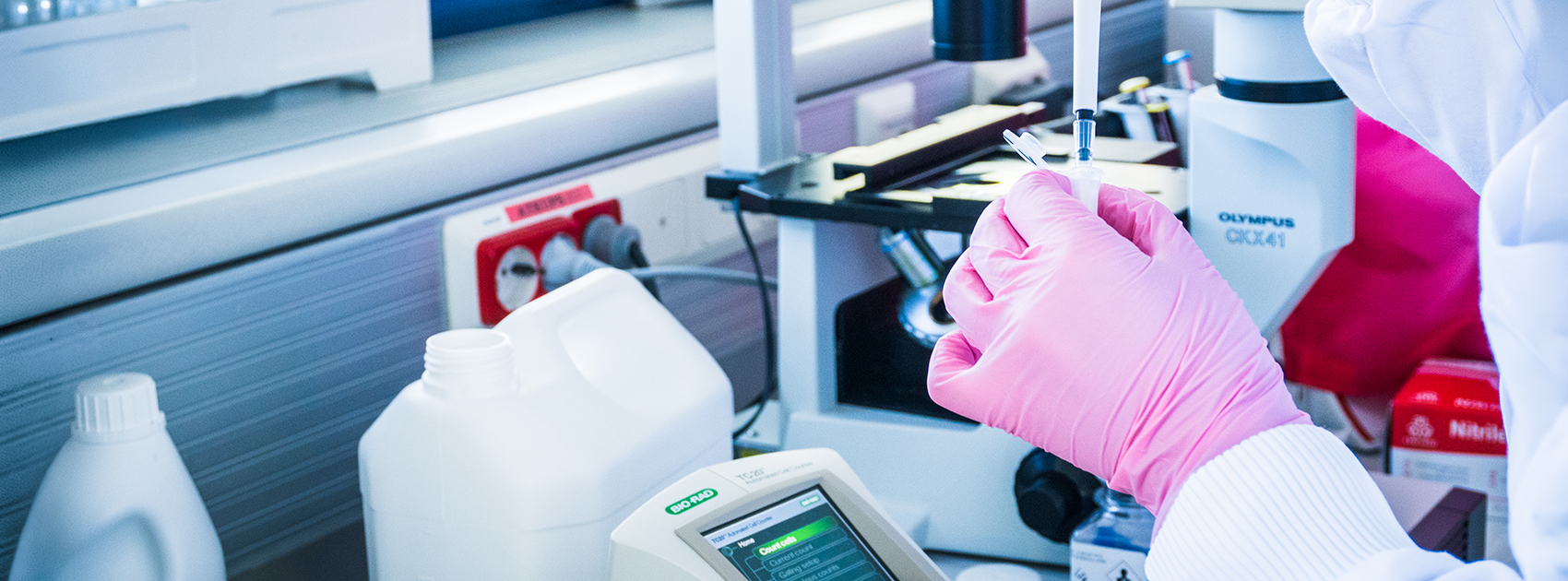 Biopankkinäytteiden käsittelyä.